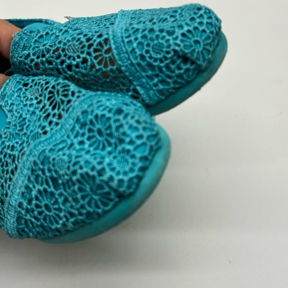 (2 Pairs) TOMS Women's (1) Turquoise‎ (1) Black Lace Flats (S50) - Picture 4 of 13